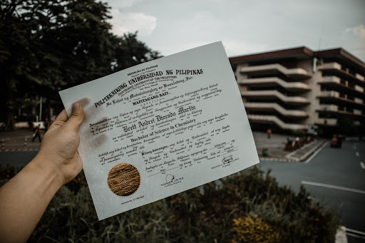 InvestEd supports the undergraduate to get the bachelor's degree without any financial concerns