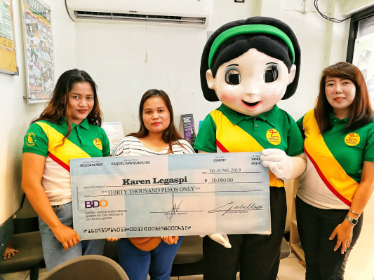 A client receives a great deal from Raquel Pawnshop